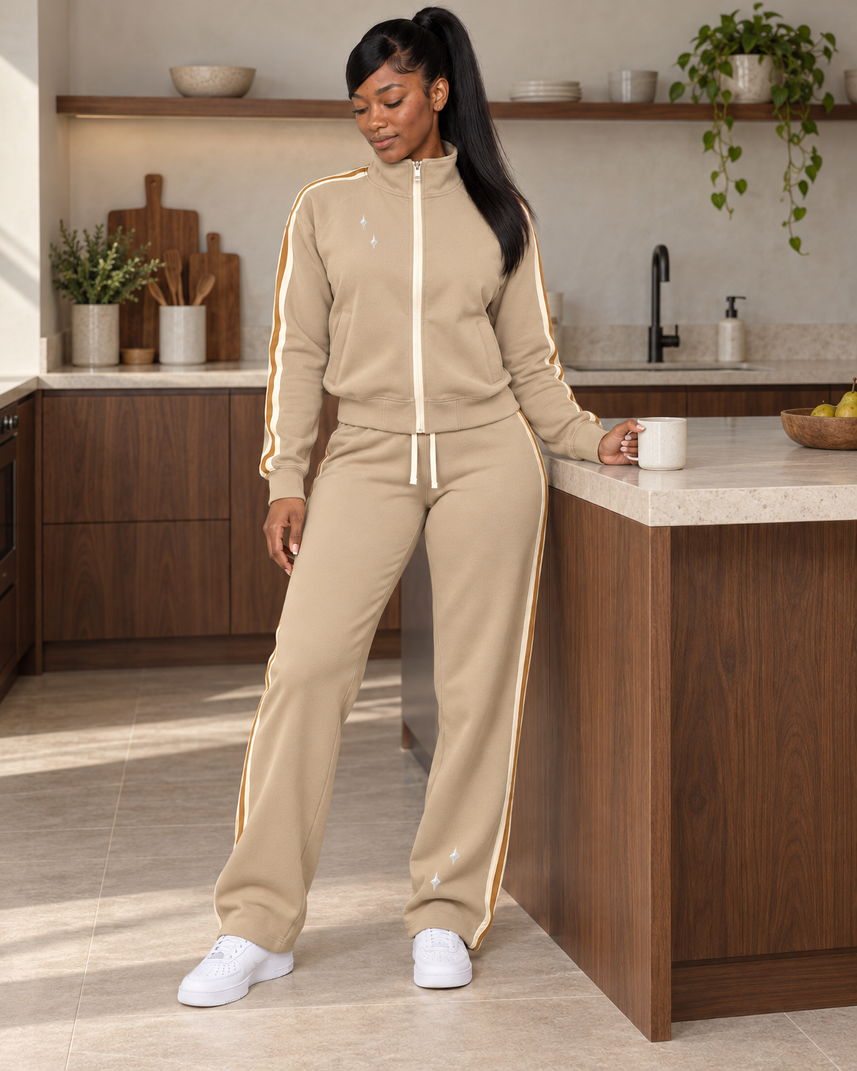 TLOL Design 3 contrast set, khaki, lifestyle view